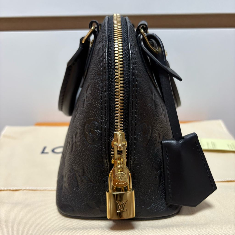 루이비통 신형 알마BB 앙프렝뜨가죽 블랙 백화점구매 풀구성 팝니다. 이미지