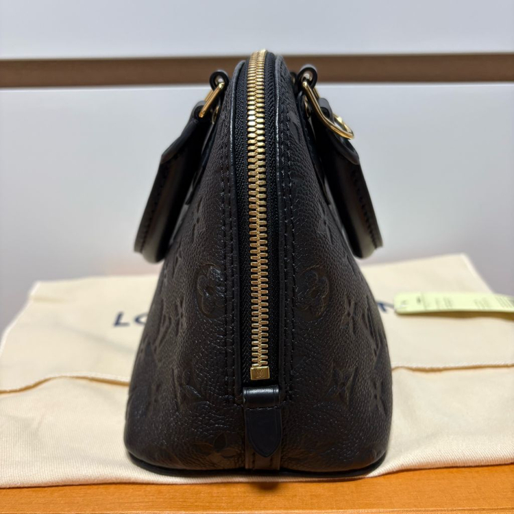 루이비통 신형 알마BB 앙프렝뜨가죽 블랙 백화점구매 풀구성 팝니다. 이미지