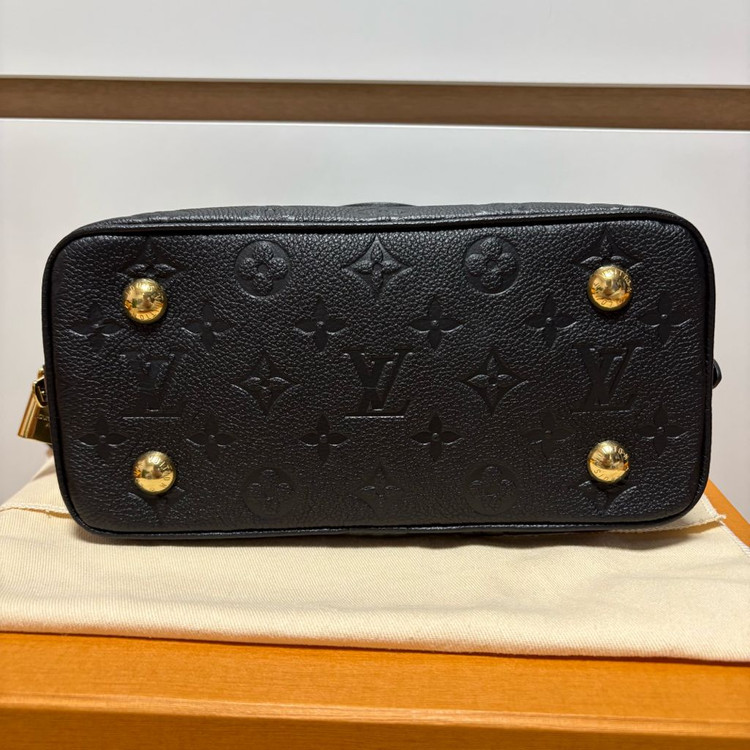 루이비통 신형 알마BB 앙프렝뜨가죽 블랙 백화점구매 풀구성 팝니다. 이미지