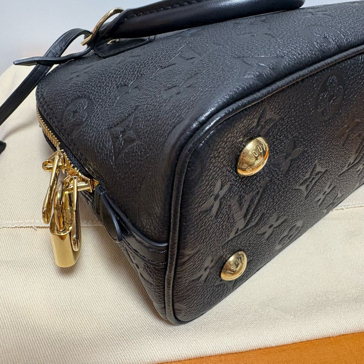 루이비통 신형 알마BB 앙프렝뜨가죽 블랙 백화점구매 풀구성 팝니다. 이미지