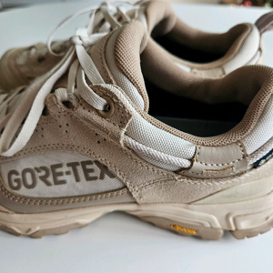 코오롱스포츠 여성용 고어텍스 등산화 245mm 이미지