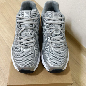 [265] 뉴발란스 740 메탈릭 실버 그레이 운동화 이미지