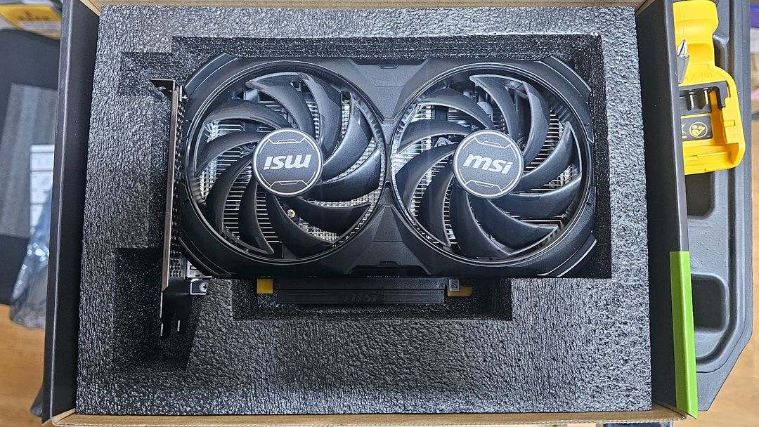 MSI 지포스 RTX 4060 8G VENTUS 2X BLACK OC 그래픽카드 판매 상태새것과같음 이미지