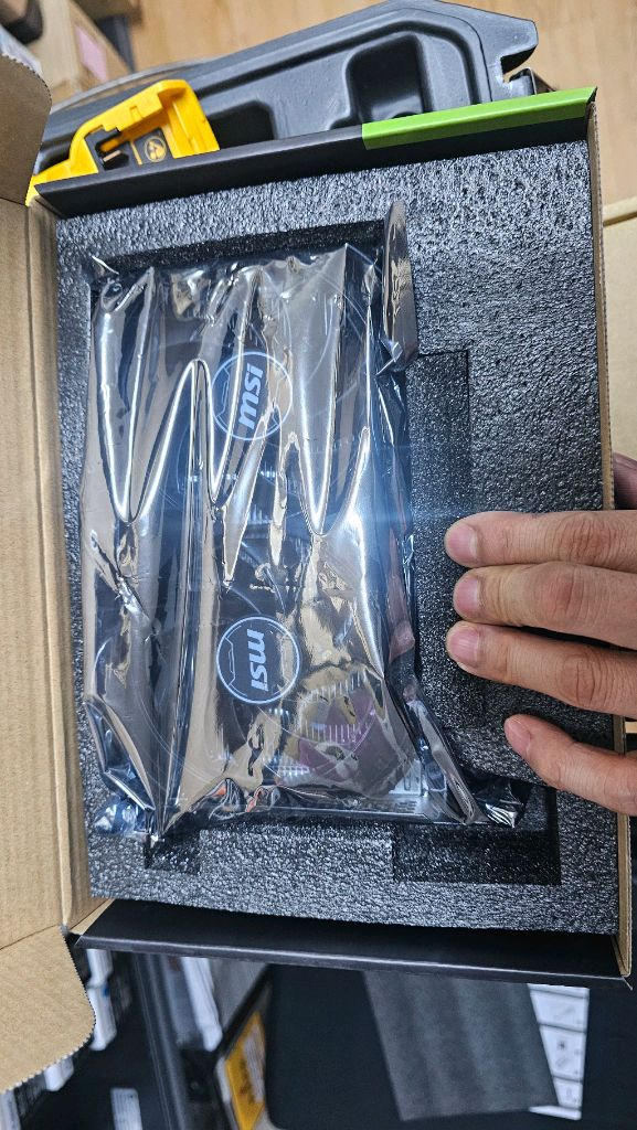 MSI 지포스 RTX 4060 8G VENTUS 2X BLACK OC 그래픽카드 판매 상태새것과같음 이미지