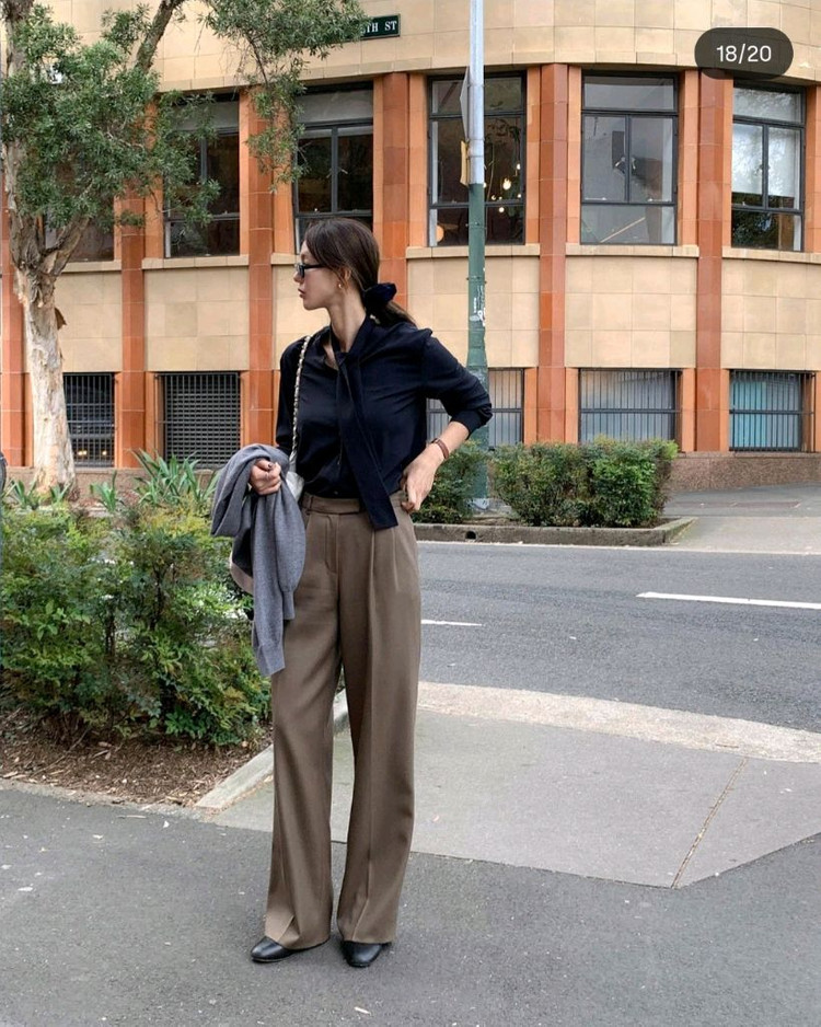 공드린 리아 타이 블라우스 네이비 이미지