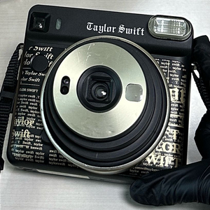 후지필름 인스탁스 스퀘어 SQ6 테일러 스위프트 에디션 이미지