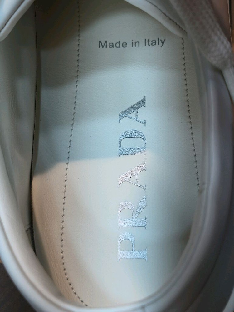 프라다 스니커즈 이미지