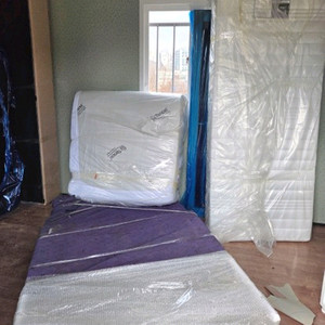 퀸사이즈 매트리스 + 침대프레임 세트 이미지