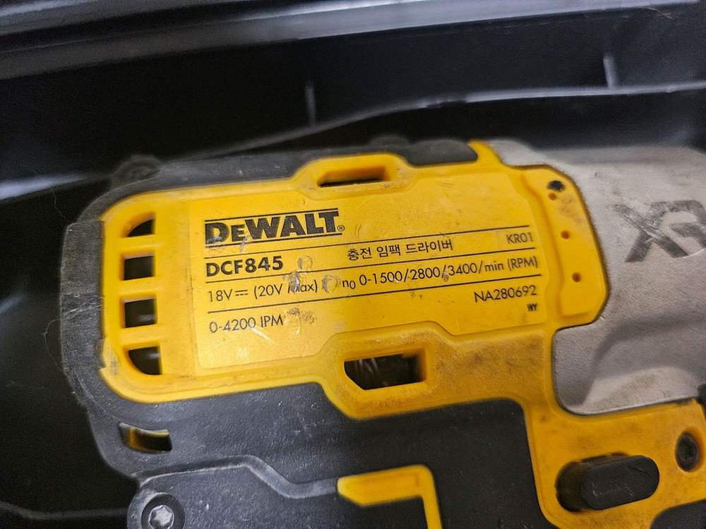 디월트 충전 임팩 드라이버 드릴 세트 이미지