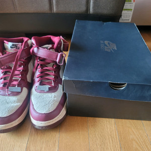 나이키 에어포스1 미드 런던 이미지