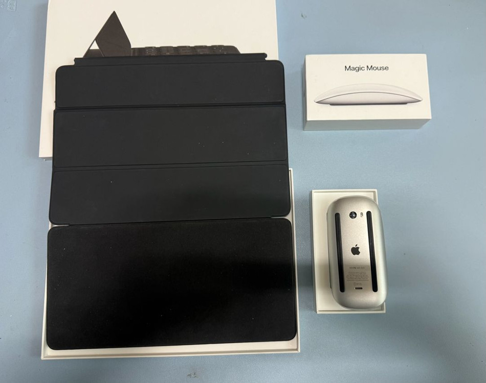 아이패드 스마트 키포드 폴리오 ,매직 마우스2세대애플 정품입니다상태 좋음모든 기능 정상박스포함매직마우스 2세대상태 이미지
