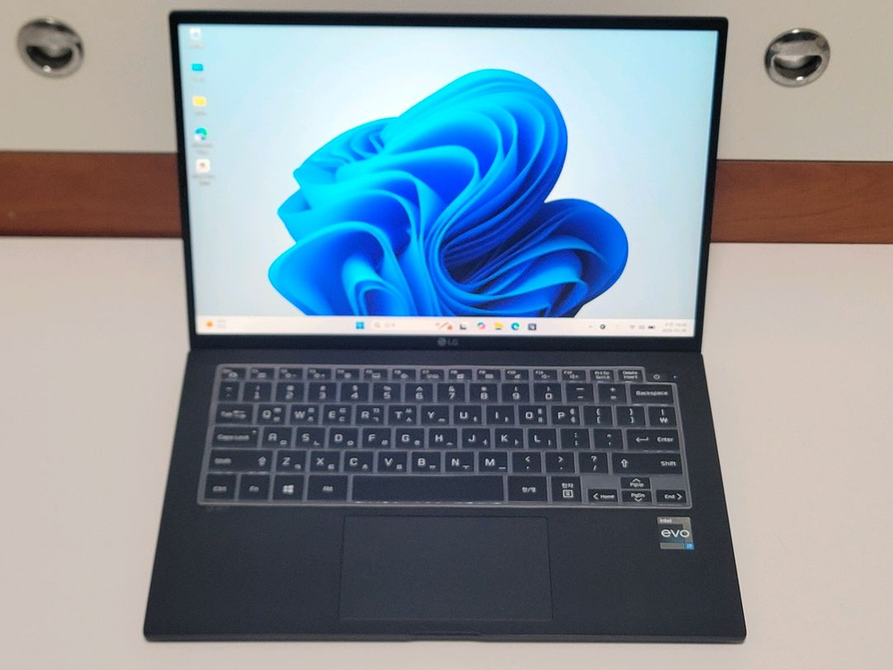 LG 그램 i7 노트북 풀박 이미지