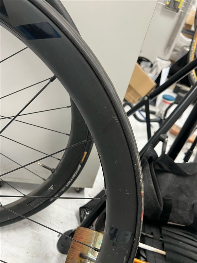 아비아브 더 뉴 에어로엑스40 카본휠 이미지