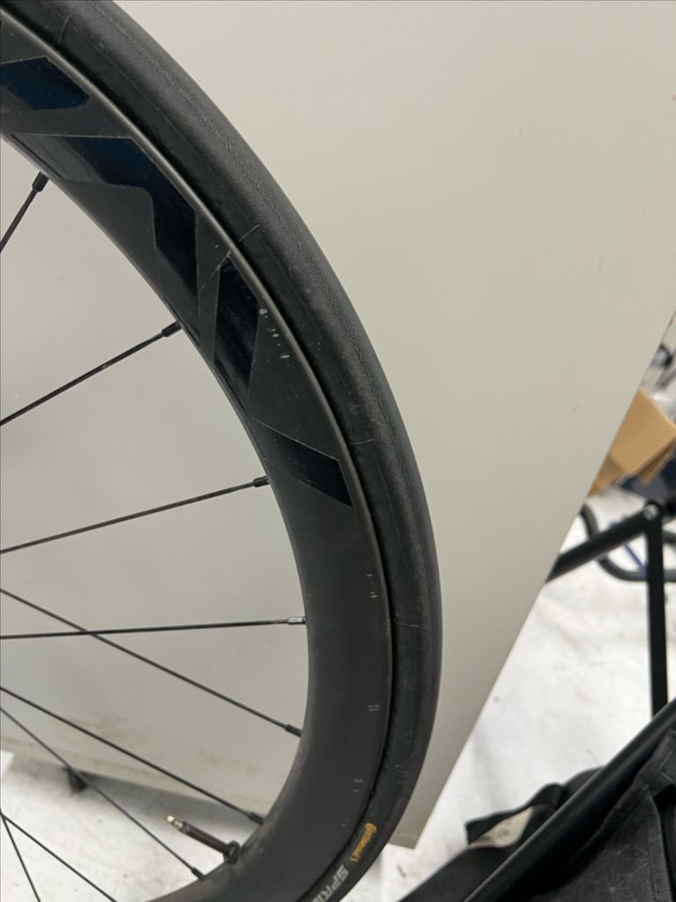 아비아브 더 뉴 에어로엑스40 카본휠 이미지