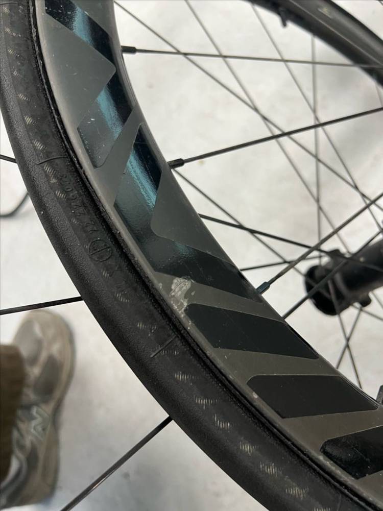 아비아브 더 뉴 에어로엑스40 카본휠 이미지