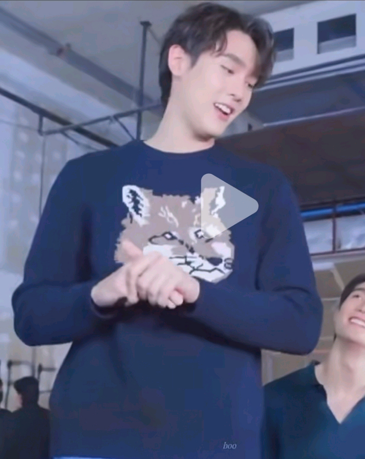 (정품)메종키츠네 여성 빅폭스 헤드 풀오버 니트 다크그레이 멜란지 이미지