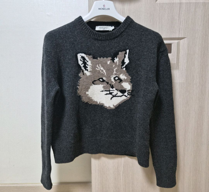 (정품)메종키츠네 여성 빅폭스 헤드 풀오버 니트 다크그레이 멜란지 이미지