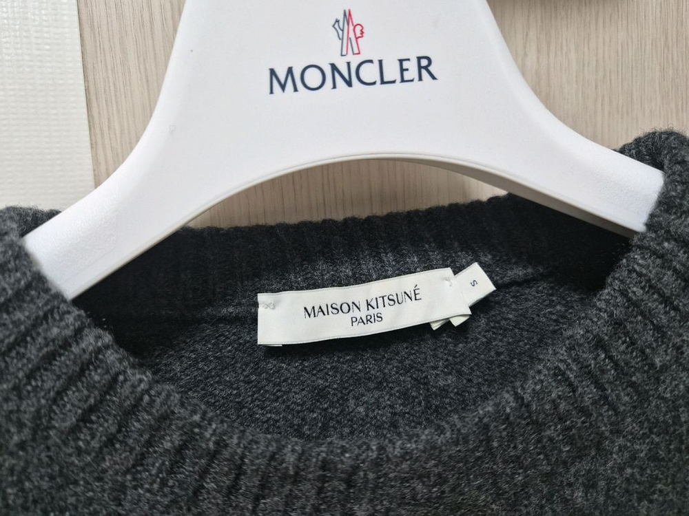 (정품)메종키츠네 여성 빅폭스 헤드 풀오버 니트 다크그레이 멜란지 이미지