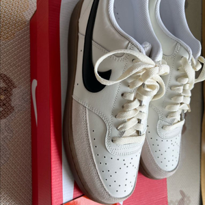 새상품 나이키 코트비젼 265팝니다 이미지