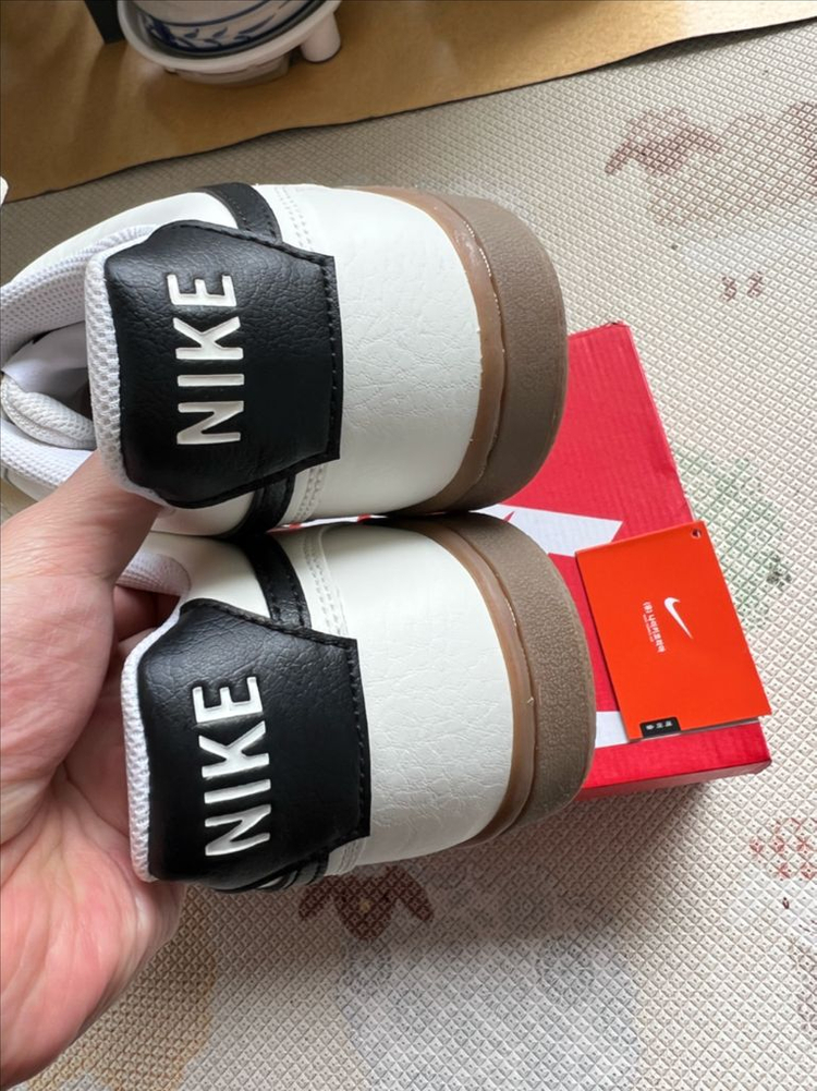 새상품 나이키 코트비젼 265팝니다 이미지