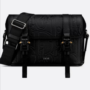 디올 힛 더 로드 그레비티 플랩 스트랩백 그레인 송아지 가죽 블랙 이미지