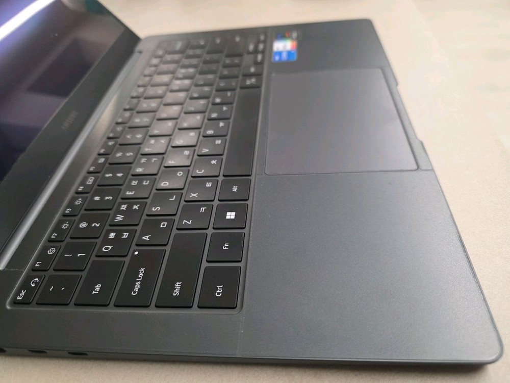 갤럭시북3 프로 NT940XFT-A51A 1 3세대 i5 /16G/256G/14인치 이미지