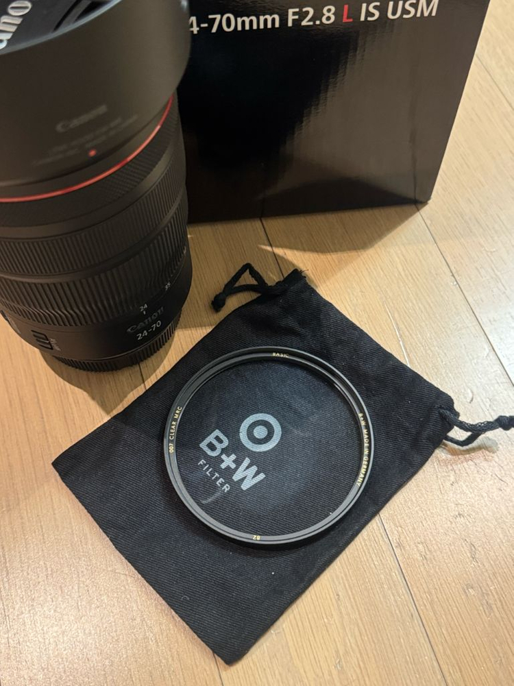 캐논 EOS R8 미러리스 카메라 바디와 RF 24-70mm F2.8 L IS USM 렌즈 둘다 풀박 이미지