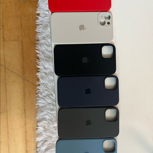 아이폰 13 케이스 다수 색상별 이미지