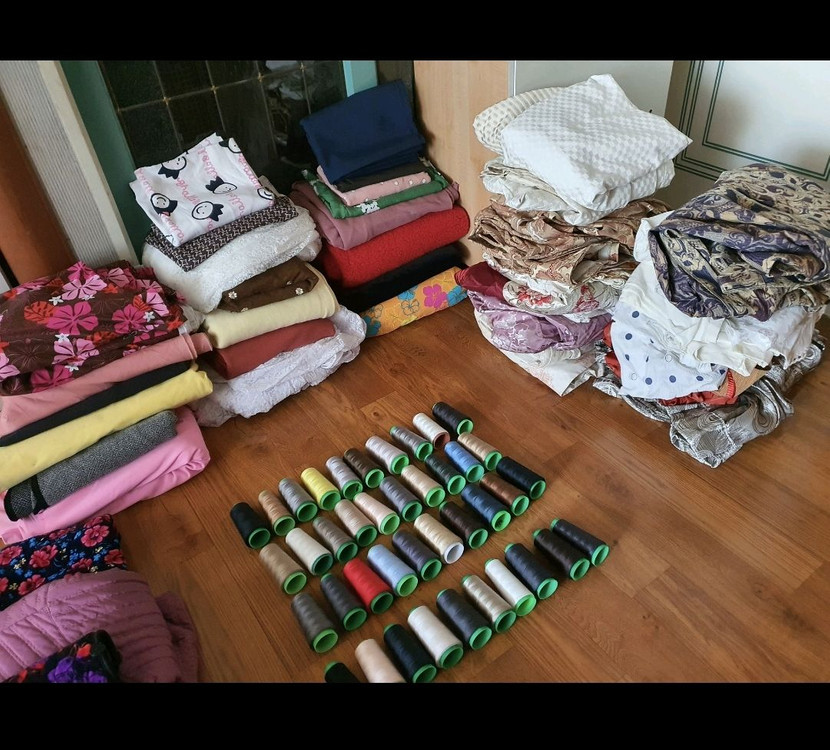 미싱부자재미싱실및각종원단쓸려고모았음초보자연습용으로저렴히3만원외옷5개덤 이미지