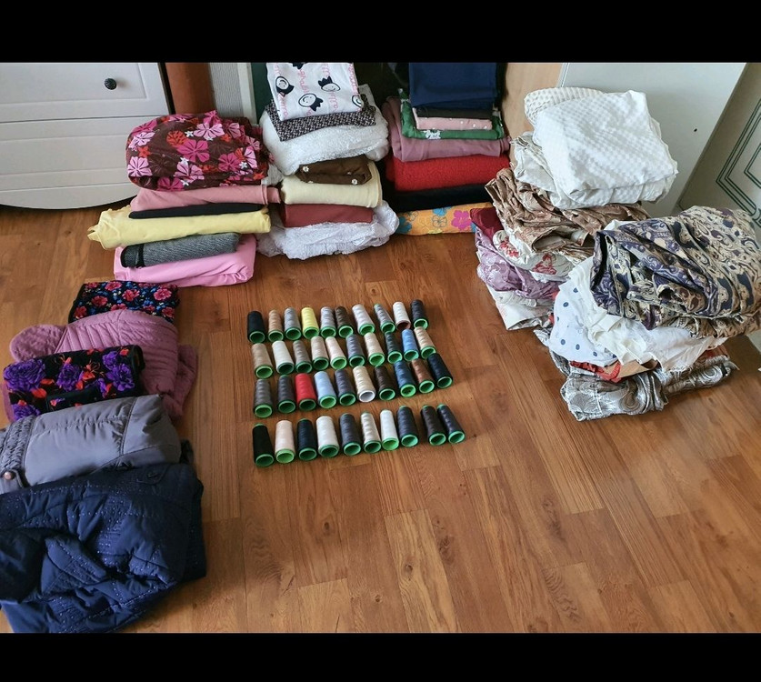 미싱부자재미싱실및각종원단쓸려고모았음초보자연습용으로저렴히3만원외옷5개덤 이미지