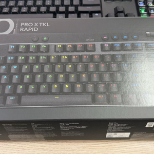 로지텍 래피드트리거 텐키리스 게이밍 키보드 이미지