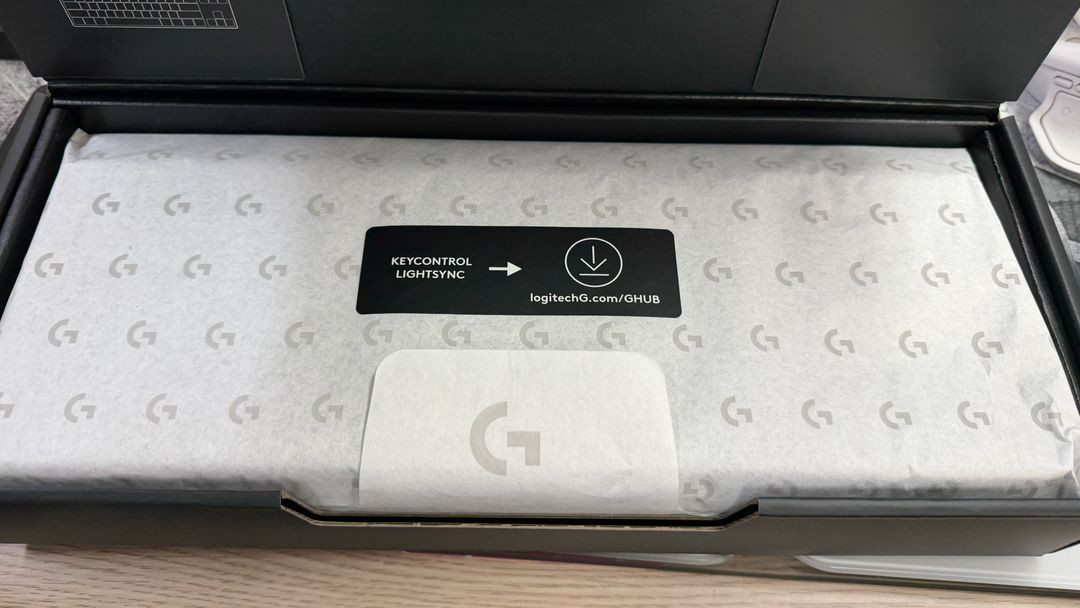 로지텍 래피드트리거 텐키리스 게이밍 키보드 이미지