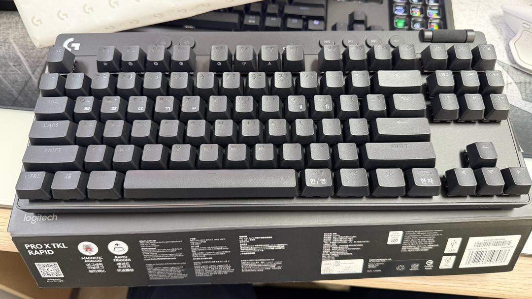 로지텍 래피드트리거 텐키리스 게이밍 키보드 이미지