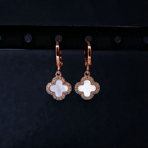 새상품,선물박스포장]고퀄리티 자개 클로버 지르코니아 링귀걸이/목걸이 반지 팔찌 진주 샤넬 14k 18k 스와로브스키 이미지