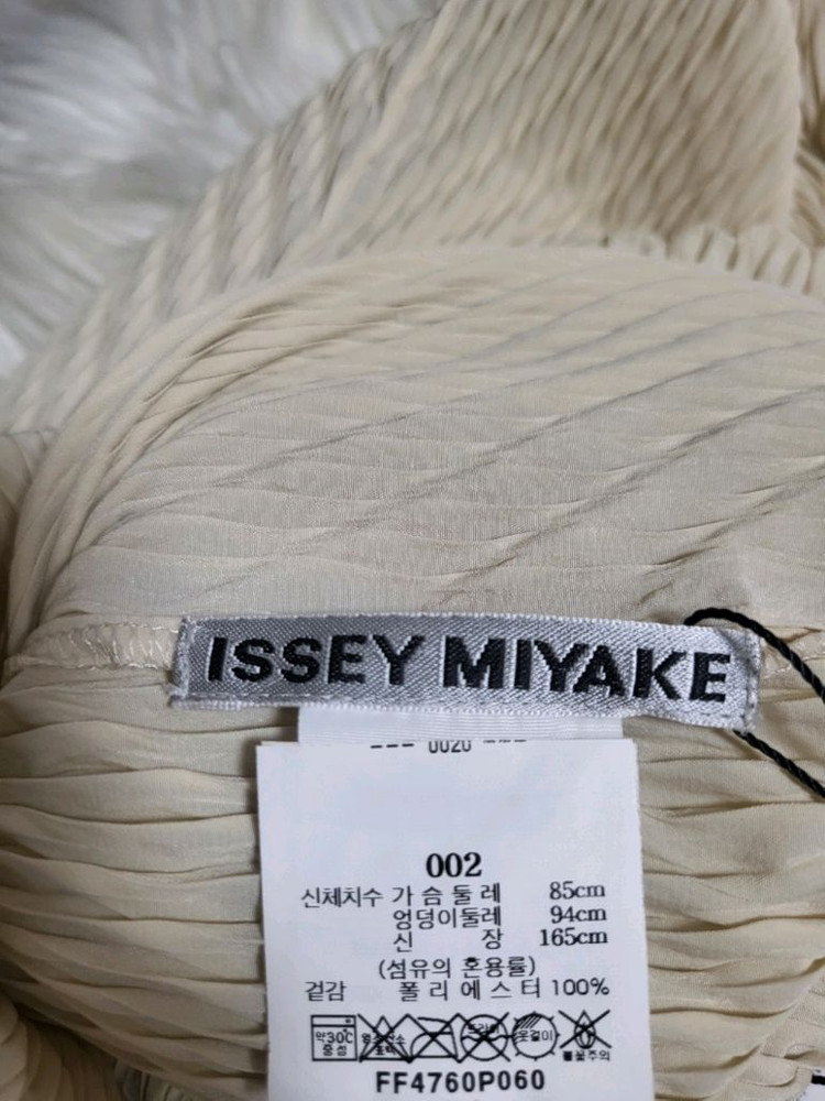 이세이미야케 탑 오비큘러 플리츠 탑 긴소매 탑 문화이트 2사이즈 이미지