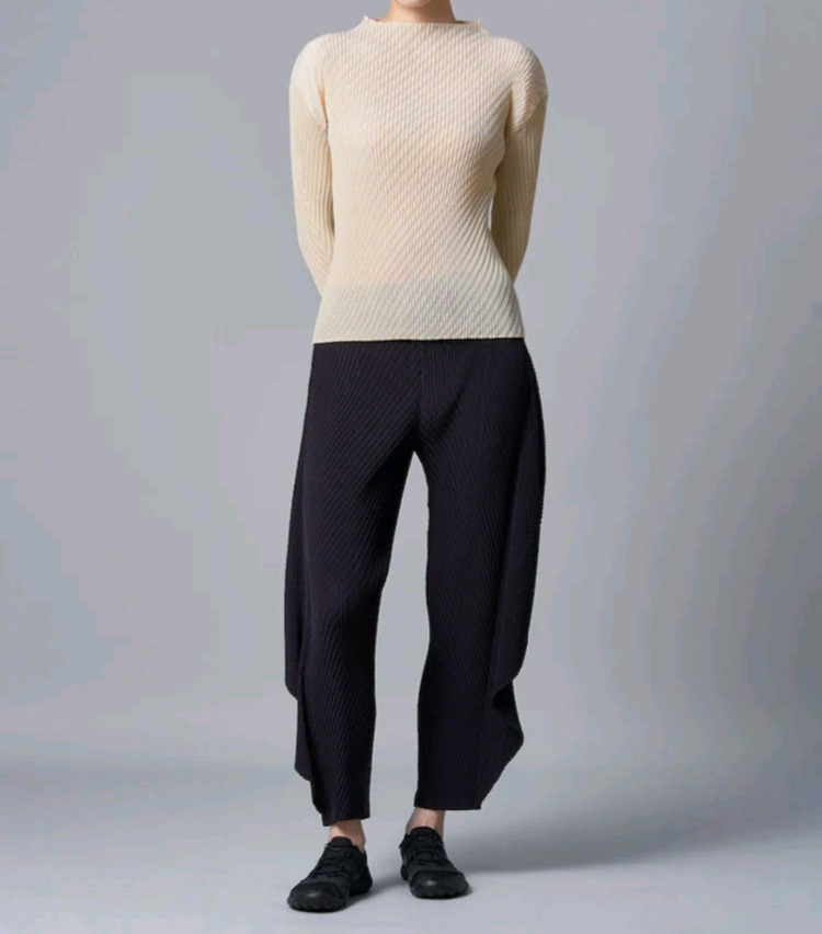 이세이미야케 탑 오비큘러 플리츠 탑 긴소매 탑 문화이트 2사이즈 이미지