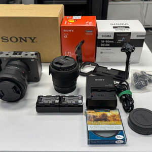 소니 FX30 + SEL11F18 + 시그마 18-50 F2.8 일괄 판매 이미지