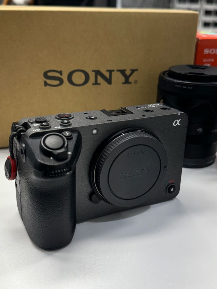 소니 FX30 + SEL11F18 + 시그마 18-50 F2.8 일괄 판매 이미지