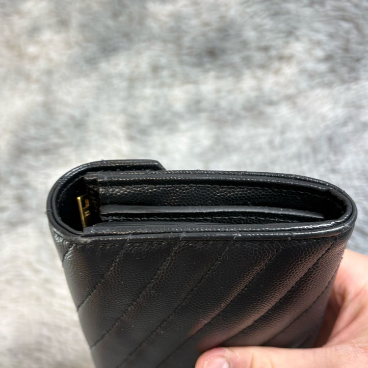 입생로랑 마틀라세 장지갑 금장 캐비어 이미지