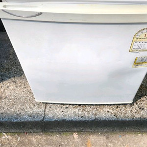 소형 냉장고 46리터 근처는 가져다 드려요 이미지