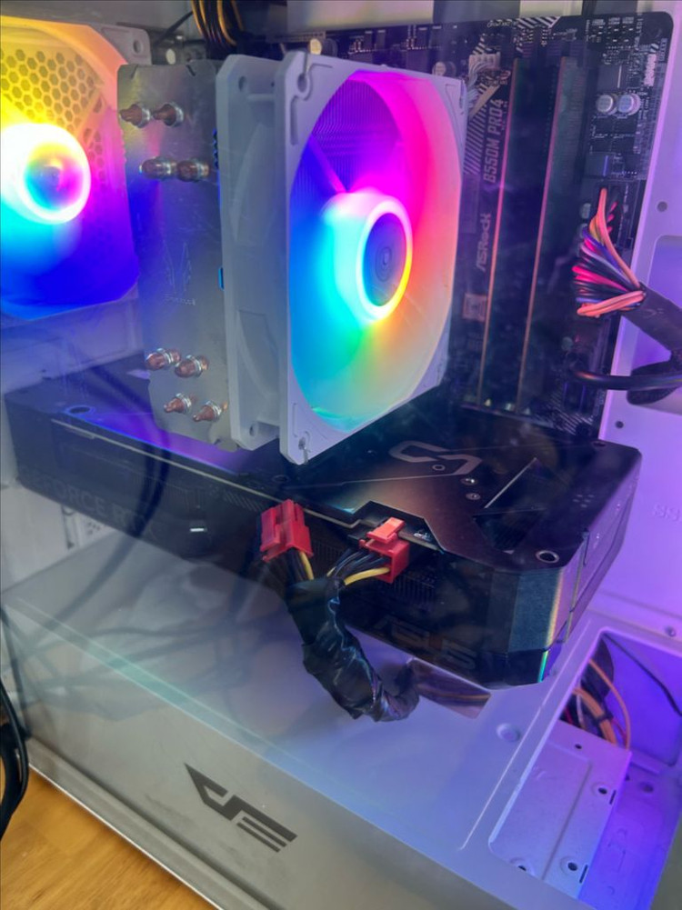 ASUS RTX 4070 이미지