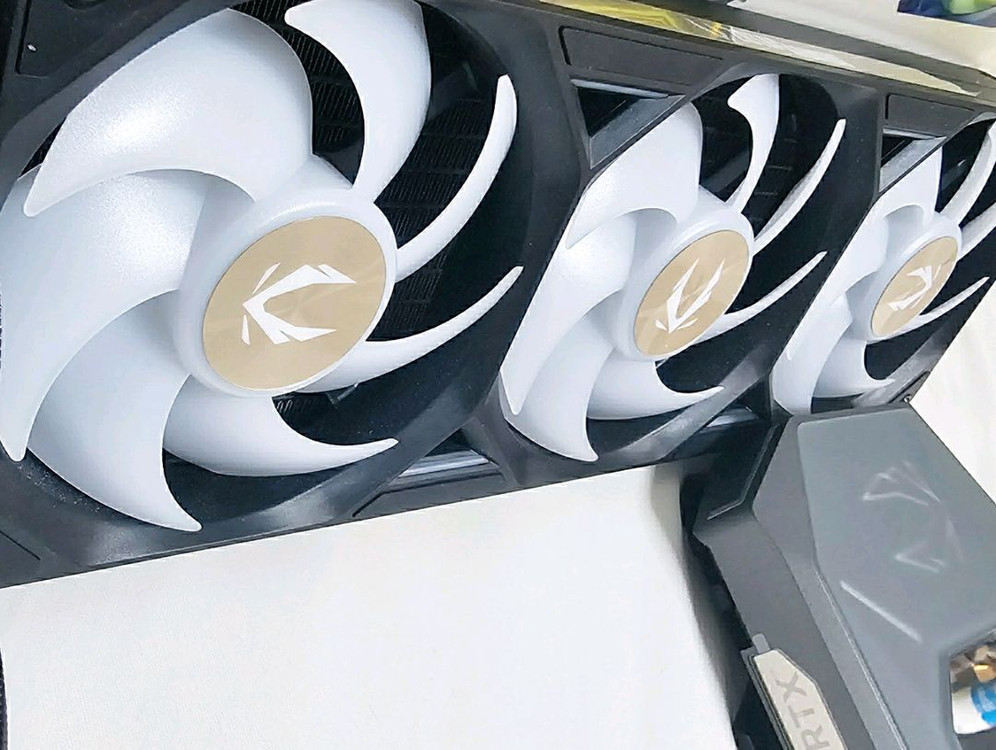 ZOTAC 지포스 RTX 5090 아틱스톰 32GB (수냉 그래픽카드) 이미지