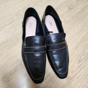 자라 염소가죽 블랙구두 38사이즈 이미지