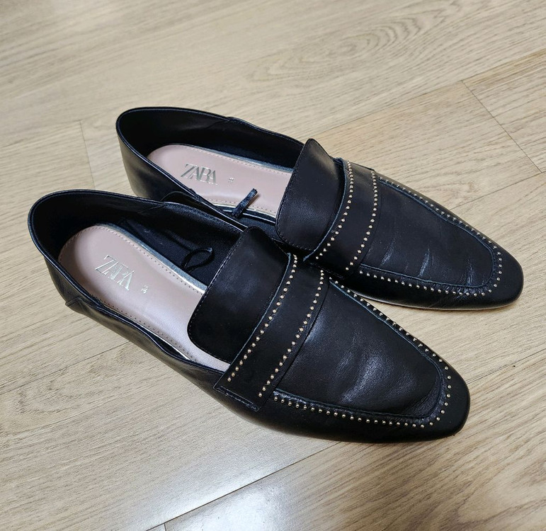 자라 염소가죽 블랙구두 38사이즈 이미지