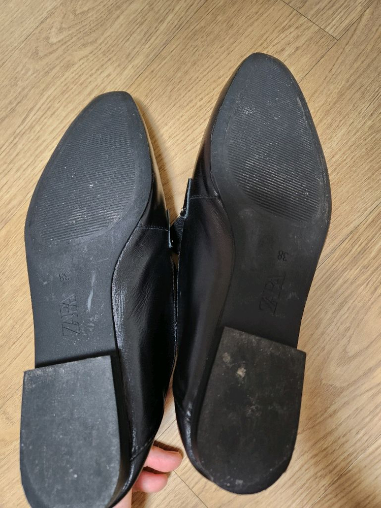 자라 염소가죽 블랙구두 38사이즈 이미지