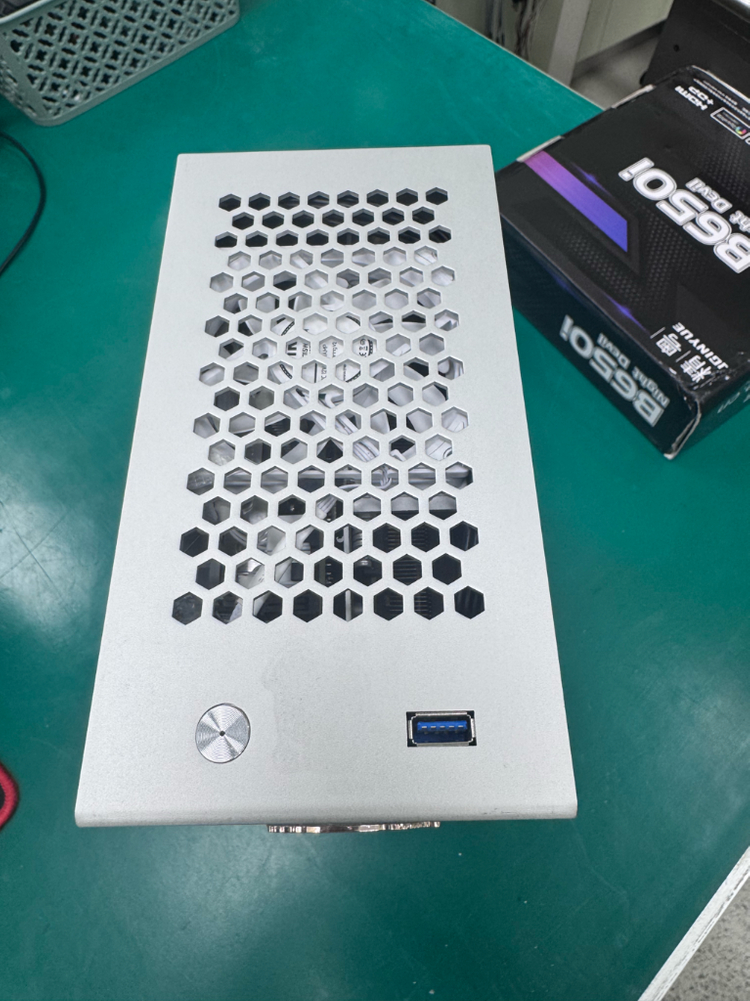 itx pc 9600x 5060 판매합니다. 이미지