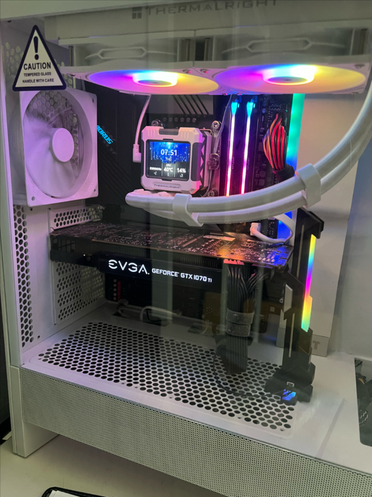 i7-13700KF 32gb램 500g ssd 반본체 이미지