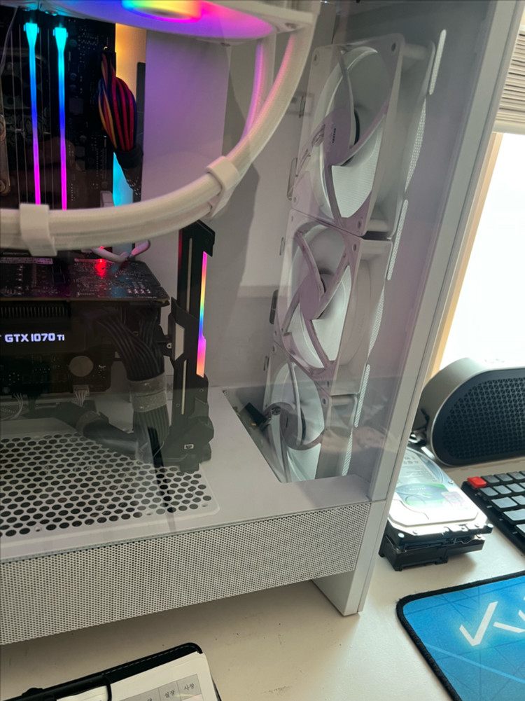 i7-13700KF 32gb램 500g ssd 반본체 이미지