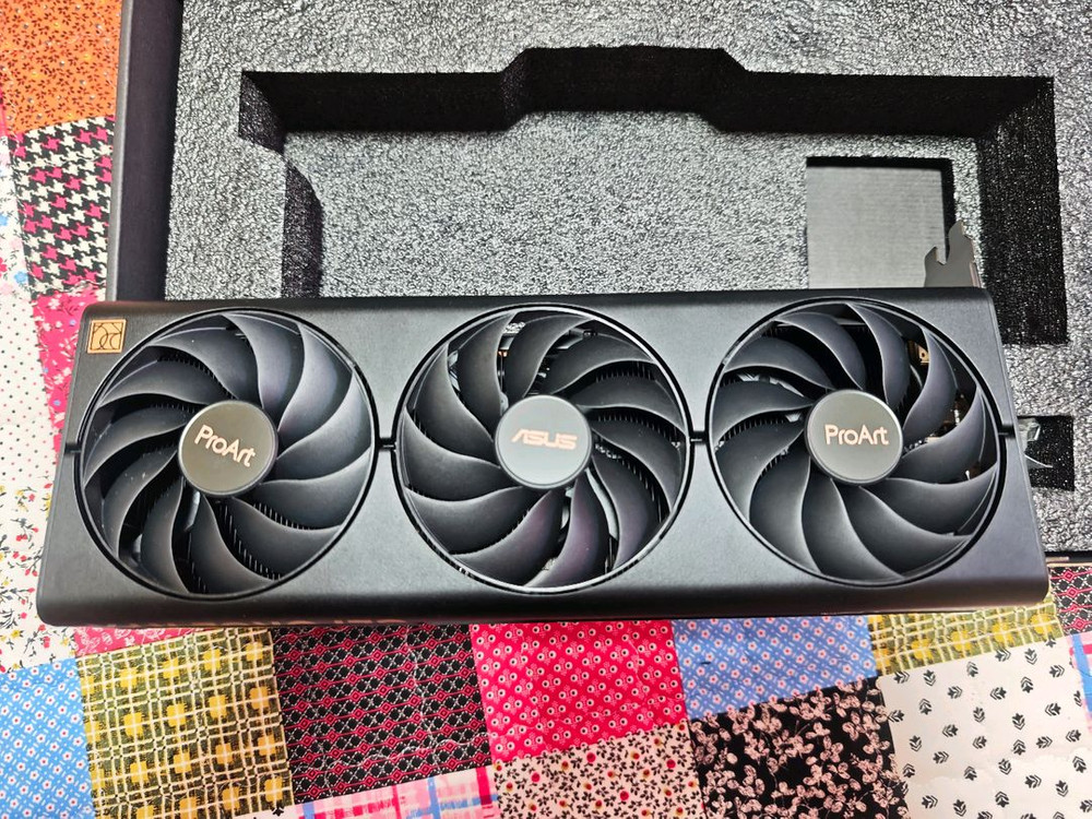 ASUS ProArt GeForce RTX 4070 SUPER O12G OC 이미지