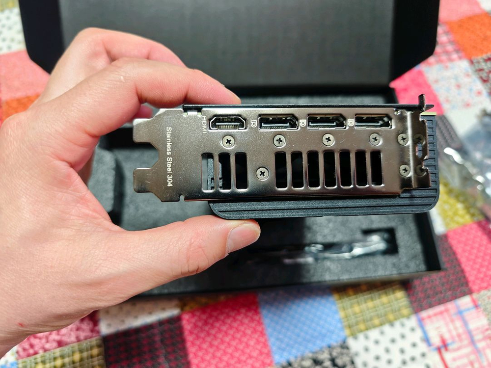 ASUS ProArt GeForce RTX 4070 SUPER O12G OC 이미지